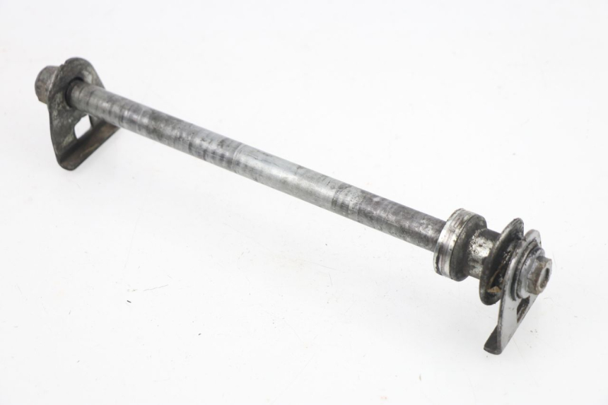 photo de REAR WHEEL AXLE SUZUKI GSXF GSX F 600 (1988 - 1997) - Component detail