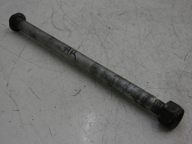 photo de REAR WHEEL AXLE SUZUKI TU X TUX VOLTY 125 (1999 - 2001) - Main view