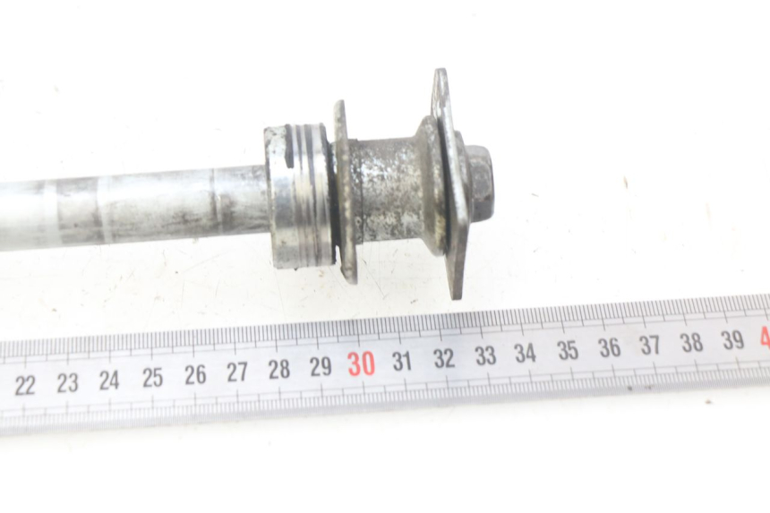 photo de REAR WHEEL AXLE SUZUKI SV N 650 (1999 - 2002) - Component detail