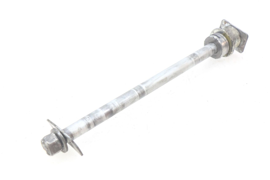 photo de REAR WHEEL AXLE SUZUKI SV N 650 (1999 - 2002) - Technical close-up