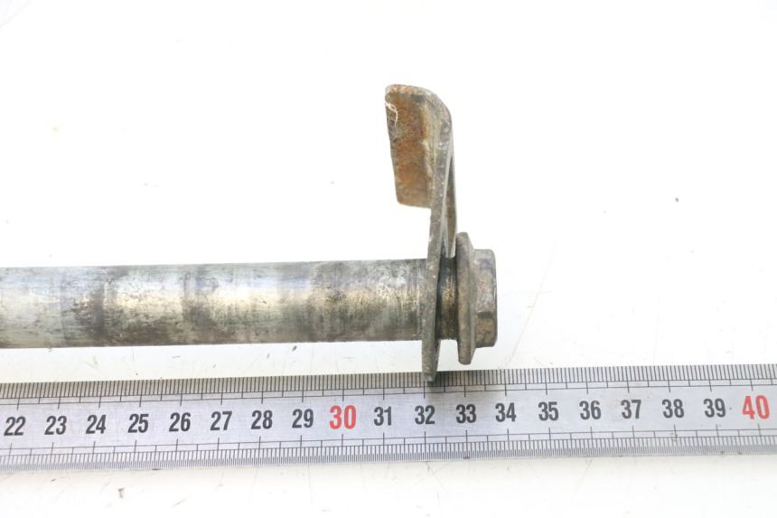photo de REAR WHEEL AXLE SUZUKI SV S 650 (2003 - 2009) - Zoom on usage condition