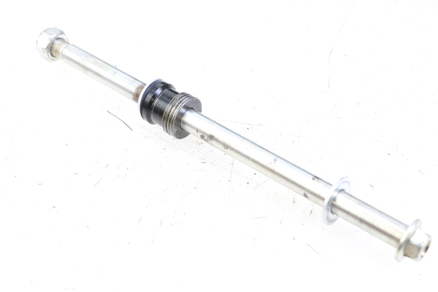 photo de REAR WHEEL AXLE HUSQVARNA SVARTPILEN 401 (2018 - 2023) - Main view