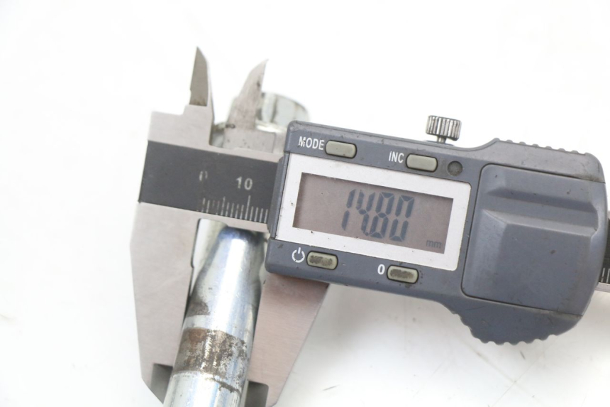 photo de REAR WHEEL AXLE MINI MX SX 125 - Alternative perspective