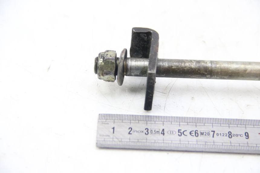 photo de REAR WHEEL AXLE APRILIA SX 50 (2011 - 2017) - Technical close-up