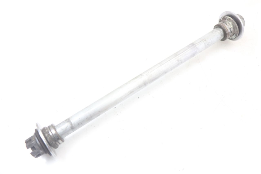 photo de REAR WHEEL AXLE YAMAHA TDR DELTABOX 125 (1997 - 2003) - Component detail