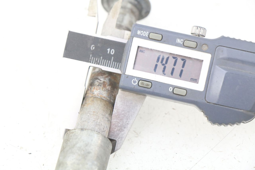 photo de REAR WHEEL AXLE NITRO MOTORS THUNDER 125 - Alternative perspective