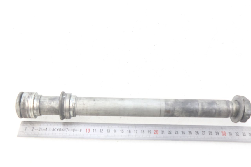 photo de REAR WHEEL AXLE SUZUKI TLS TL S 1000 (1997 - 2001) - Zoom on usage condition