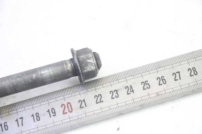 photo de REAR WHEEL AXLE YAMAHA TTR 125 (2000 - 2020) - Alternative perspective