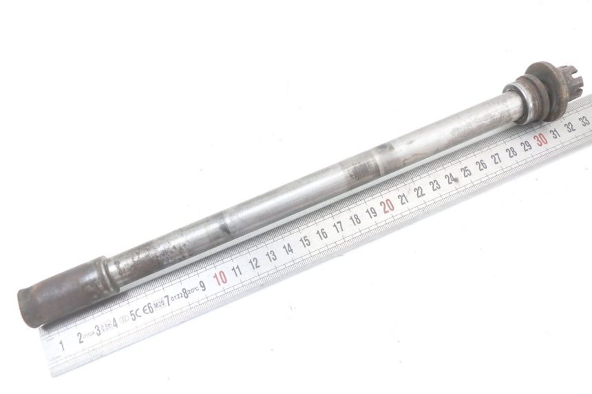 photo de REAR WHEEL AXLE YAMAHA XJ F 900 (1983 - 1994) - Component detail