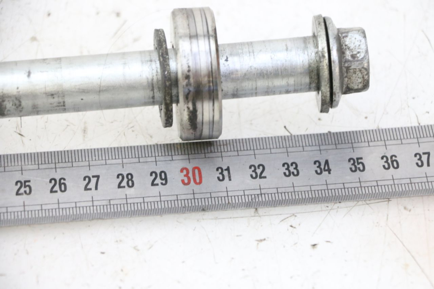 photo de REAR WHEEL AXLE YAMAHA XJ6 ABS 600 (2008 - 2016) - Component detail