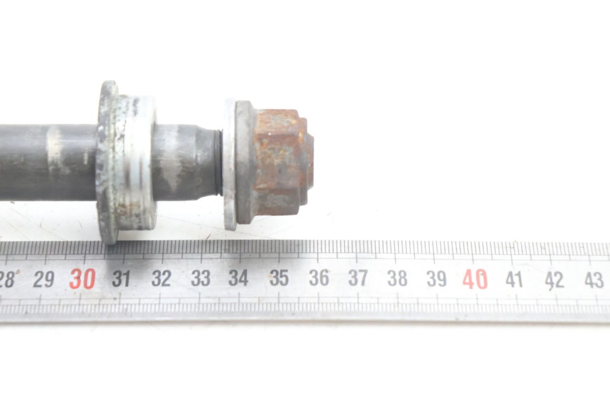 photo de REAR WHEEL AXLE YAMAHA XJR 1300 (1998 - 2002) - Alternative perspective