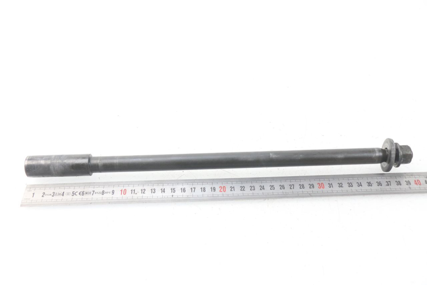 photo de REAR WHEEL AXLE YAMAHA XP T-MAX TMAX ABS 500 (2004 - 2007) - Zoom on usage condition