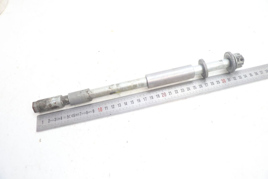 photo de REAR WHEEL AXLE YAMAHA XV VIRAGO 535 (1988 - 2004) - Zoom on usage condition