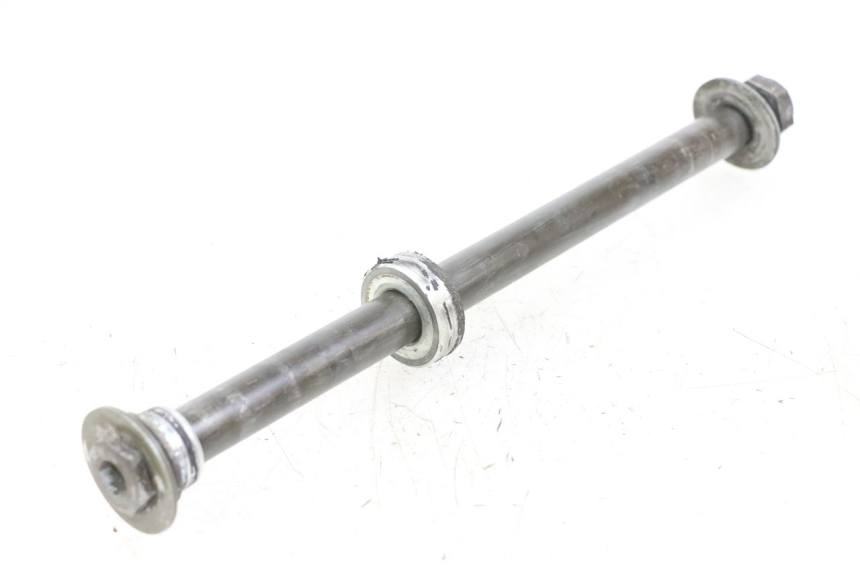 photo de REAR WHEEL AXLE YAMAHA FZS FAZER 600 (2001 - 2003) - Technical close-up