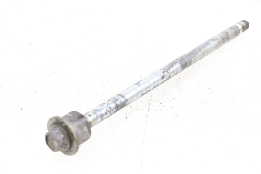 photo de REAR WHEEL AXLE YAMAHA XVS DRAG STAR DRAGSTAR 650 (1997 - 2007) - Technical close-up