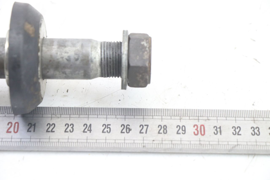 photo de REAR WHEEL AXLE YAMAHA YZ-F YZF 250 (2007 - 2013) - Technical close-up