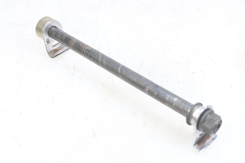 photo de REAR WHEEL AXLE YAMAHA YZF R THUNDERCAT 600 (1996 - 2003) - Technical close-up