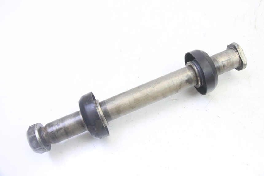 photo de REAR WHEEL AXLE YAMAHA YZF YZ-F 450 (2014 - 2016) - Component detail