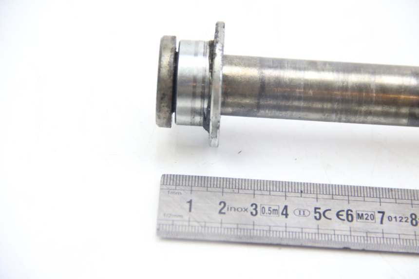 photo de REAR WHEEL AXLE KAWASAKI Z ABS 1000 (2014 - 2020) - Alternative perspective