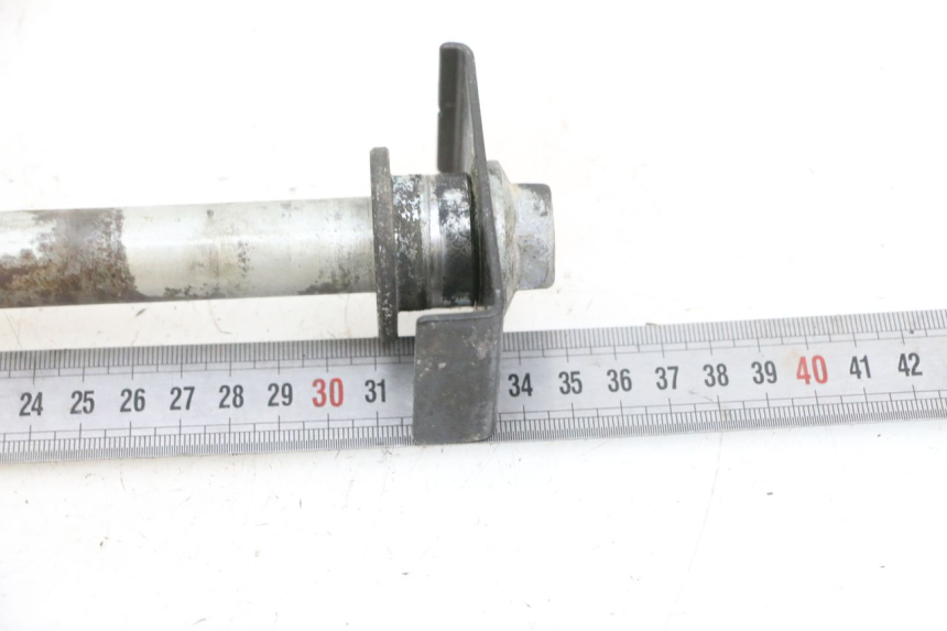 photo de REAR WHEEL AXLE KAWASAKI ZR 7 750 (1999 - 2004) - Zoom on usage condition