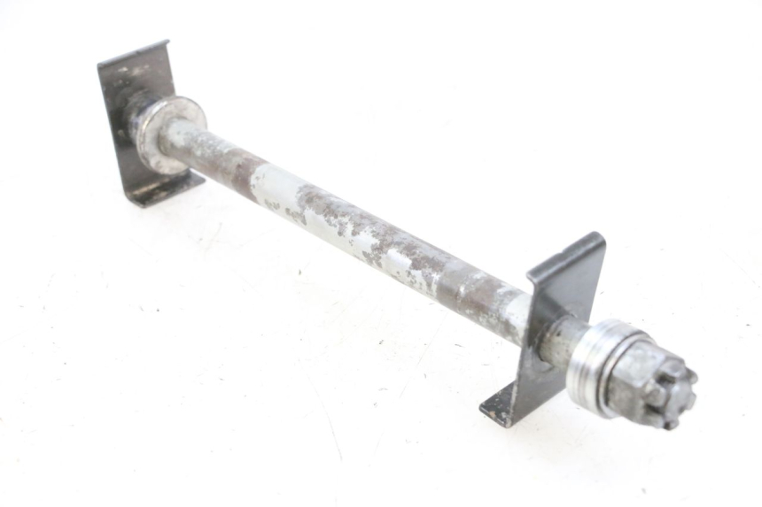 photo de REAR WHEEL AXLE KAWASAKI ZR 7 750 (1999 - 2004) - Fixing points details