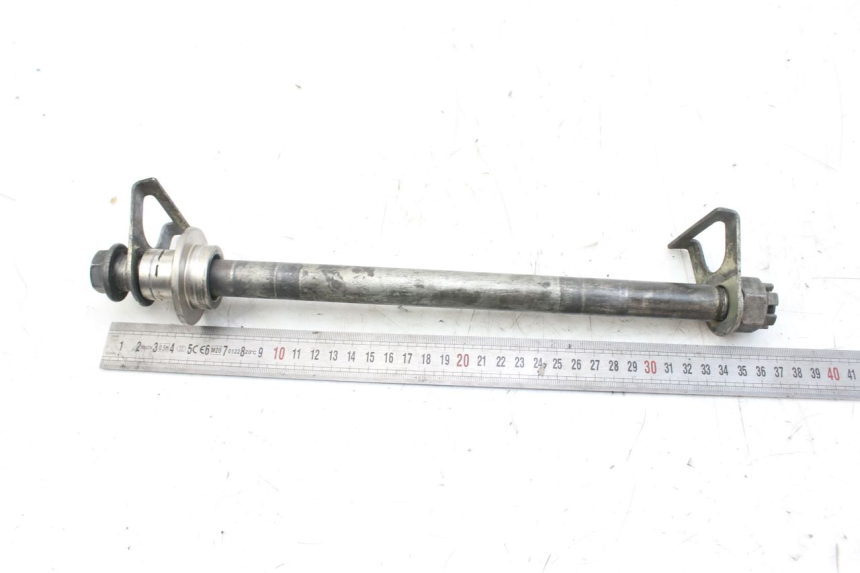 photo de REAR WHEEL AXLE KAWASAKI ZX-6R ZX6R 600 (1995 - 1997) - Technical close-up