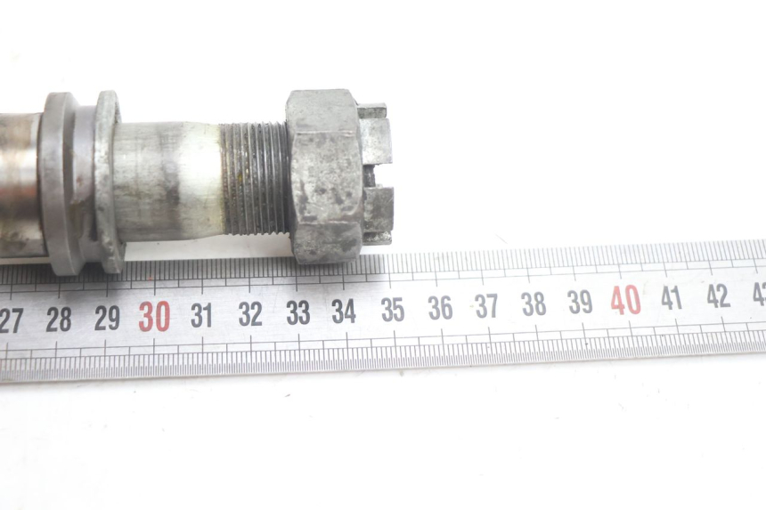 photo de REAR WHEEL AXLE KAWASAKI ZX-6R ZX6R 600 (2000 - 2002) - Alternative perspective
