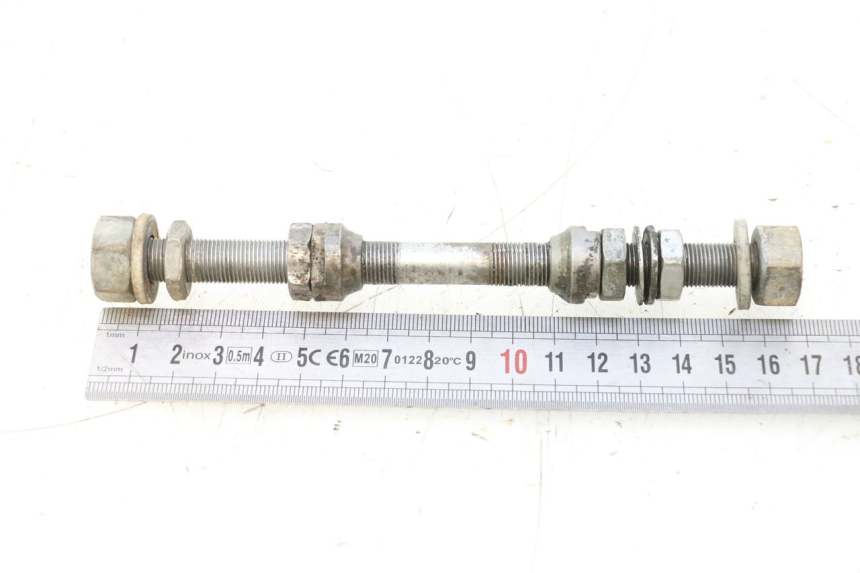 photo de FRONT WHEEL AXLE PEUGEOT 103 SPX CLIP 50 (1989 - 1992) - Component detail