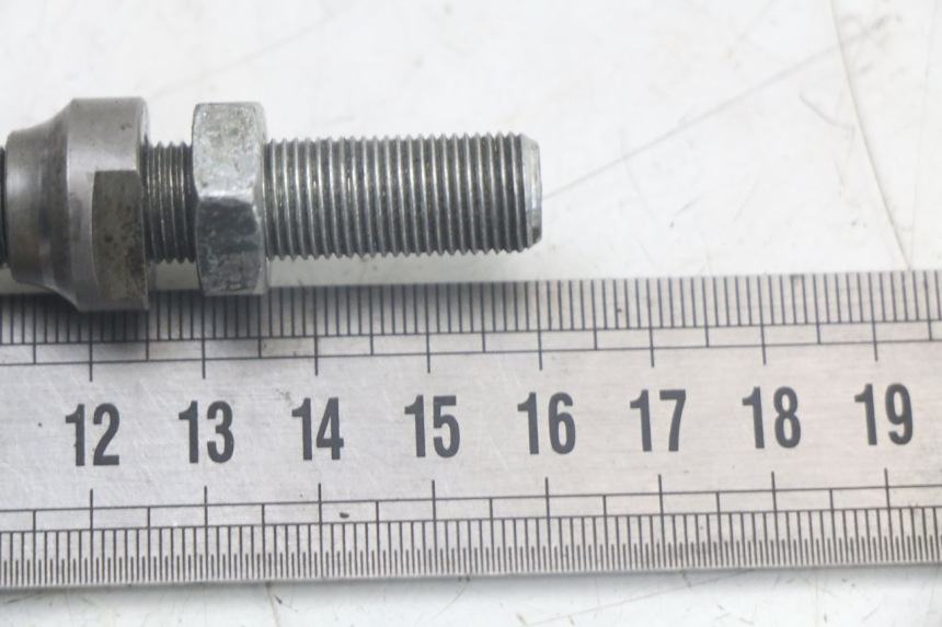 photo de FRONT WHEEL AXLE PEUGEOT 103 VOGUE VS2 50 (2004 - 2017) - Zoom on usage condition