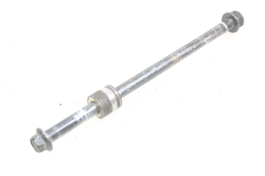 photo de FRONT WHEEL AXLE KYMCO AGILITY 16+ 4T 50 (2018 - 2023) - Technical close-up