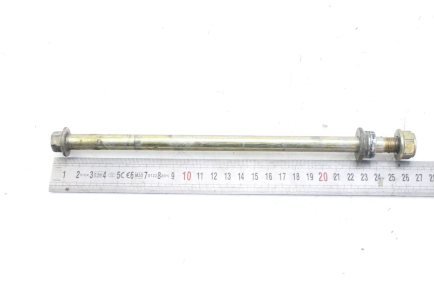 photo de FRONT WHEEL AXLE KYMCO AGILITY 4T 50 (2005 - 2018) - Technical close-up