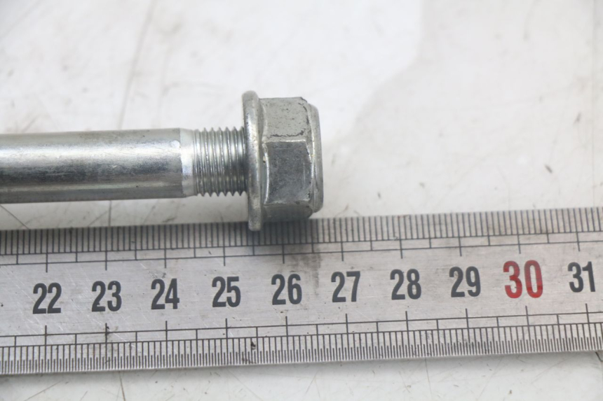 photo de FRONT WHEEL AXLE KYMCO AGILITY 4T 50 (2018 - 2022) - Zoom on usage condition