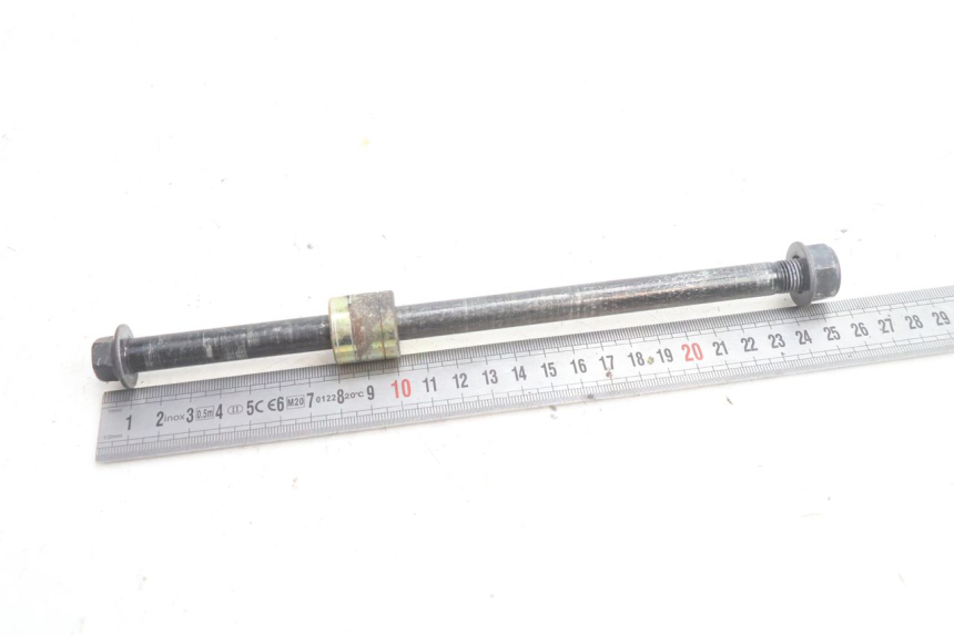 photo de FRONT WHEEL AXLE KYMCO AGILITY CITY 16P 125 (2015 - 2024) - Zoom on usage condition