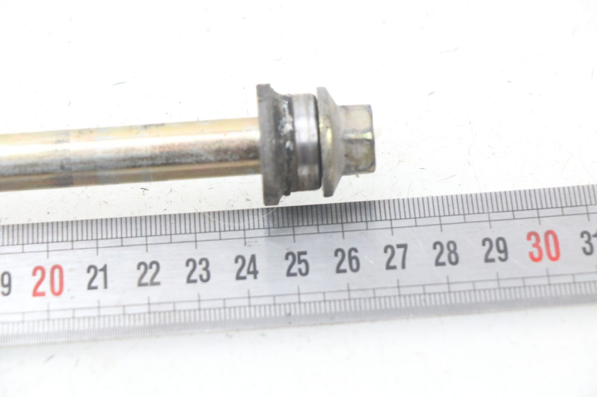 photo de FRONT WHEEL AXLE KYMCO AGILITY FR 2T 50 (2012 - 2017) - Zoom on usage condition