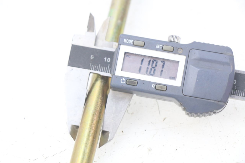 photo de FRONT WHEEL AXLE KYMCO AGILITY RS 2T 50 (2009 - 2013) - Component detail