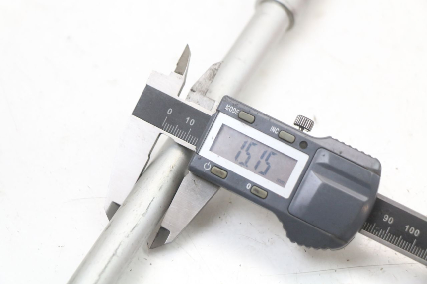 photo de FRONT WHEEL AXLE APRILIA SR MOTARD 50 (2012 - 2018) - Product overview