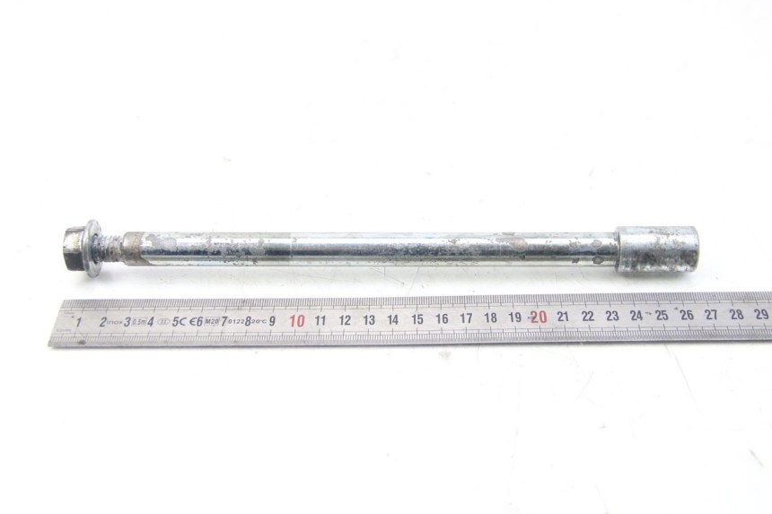 photo de FRONT WHEEL AXLE PIAGGIO BEVERLY 125 (2010 - 2015) - Component detail