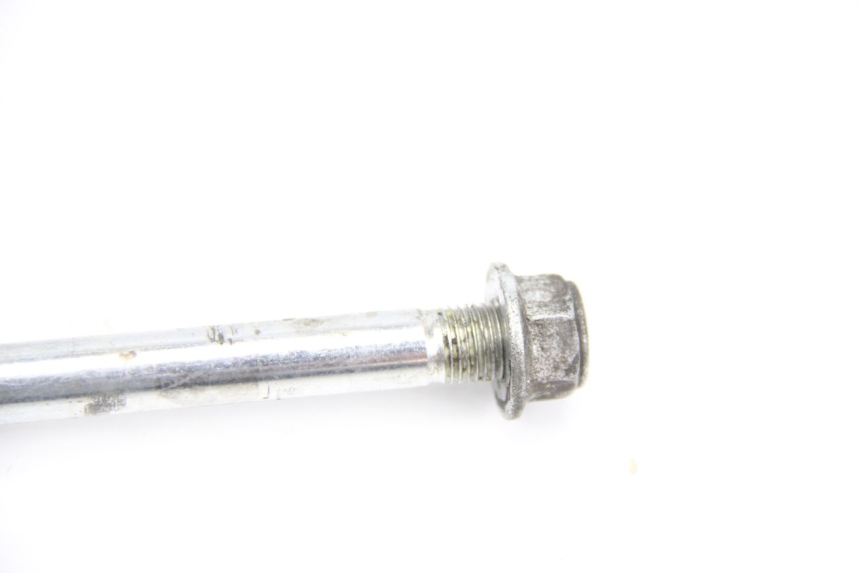 photo de FRONT WHEEL AXLE SUZUKI BURGMAN 125 (2007 - 2014) - Alternative perspective