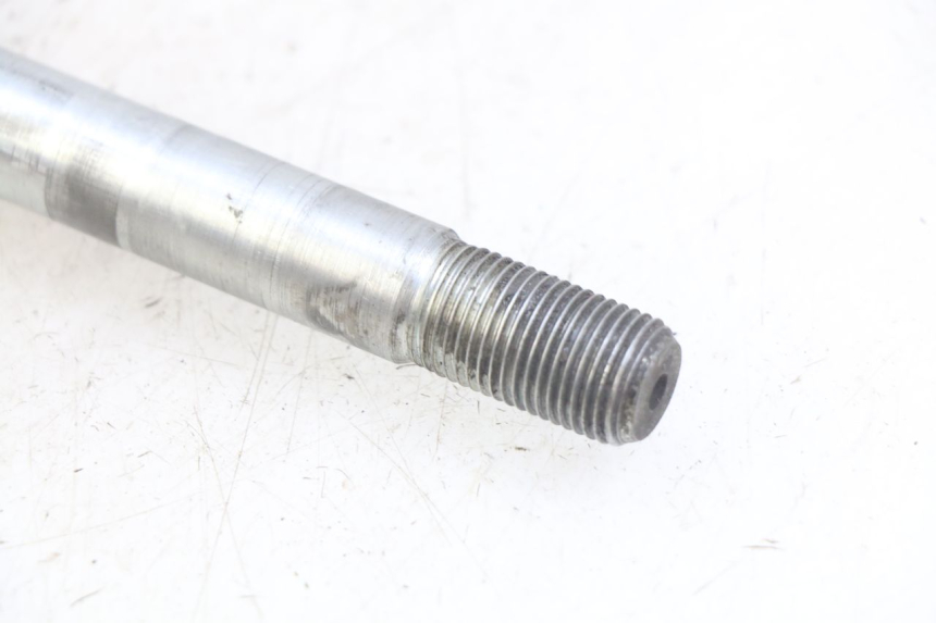 photo de FRONT WHEEL AXLE SUZUKI BURGMAN 650 (2002 - 2004) - Checked used part