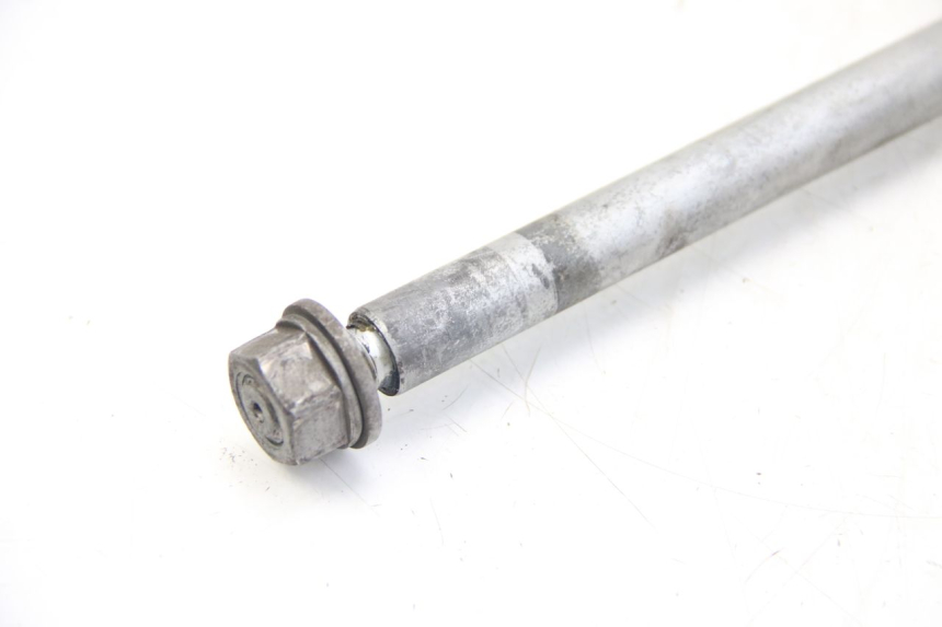 photo de FRONT WHEEL AXLE BMW C1 125 (2000 - 2003) - Technical close-up