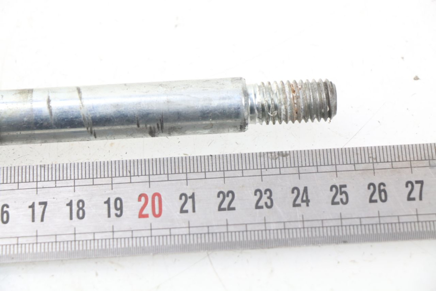 photo de FRONT WHEEL AXLE PIAGGIO CARNABY 125 (2007 - 2011) - Component detail