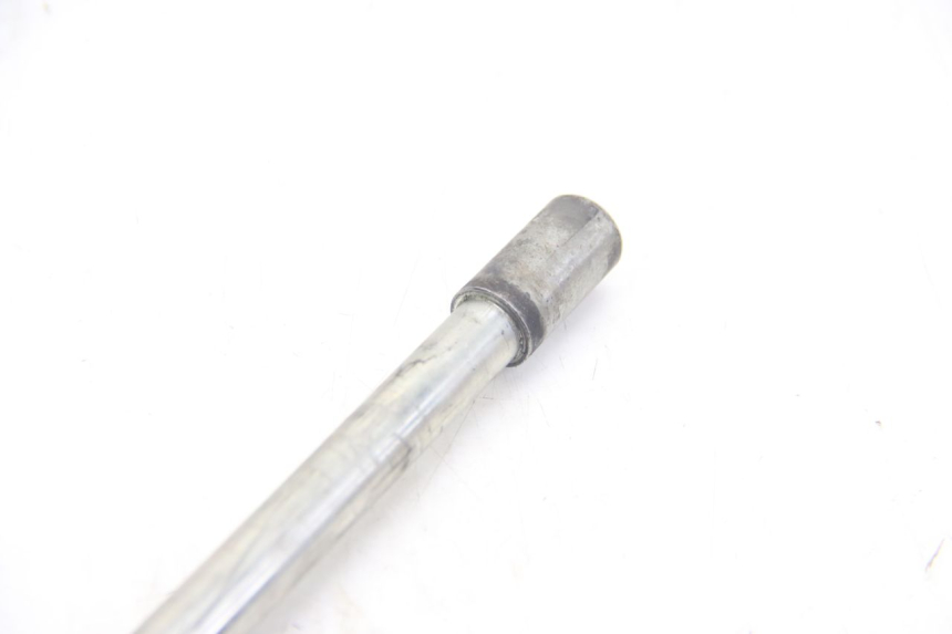 photo de FRONT WHEEL AXLE PEUGEOT CITYSTAR 125 (2011 - 2017) - Zoom on usage condition