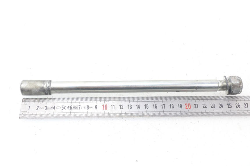 photo de FRONT WHEEL AXLE PEUGEOT CITYSTAR 50 (2013 - 2017) - Zoom on usage condition