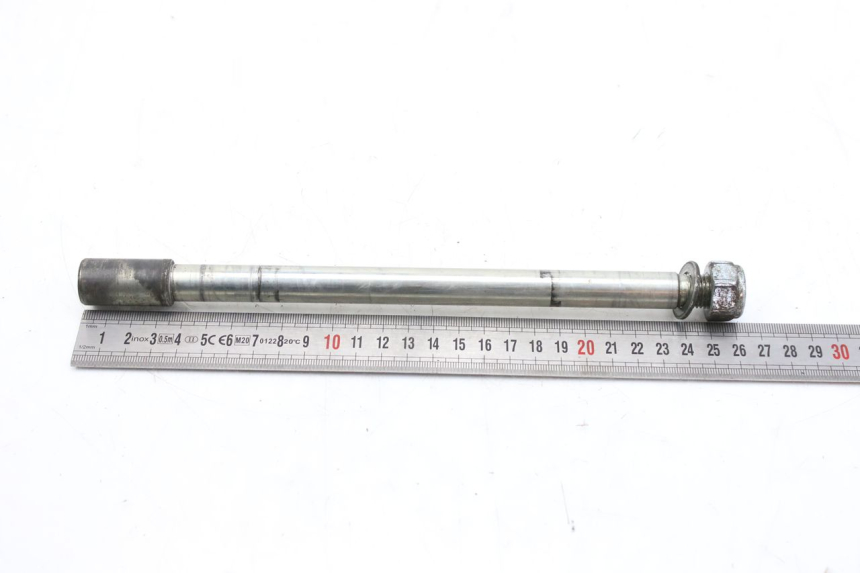 photo de FRONT WHEEL AXLE PEUGEOT CITYSTAR 50 (2013 - 2017) - Zoom on usage condition