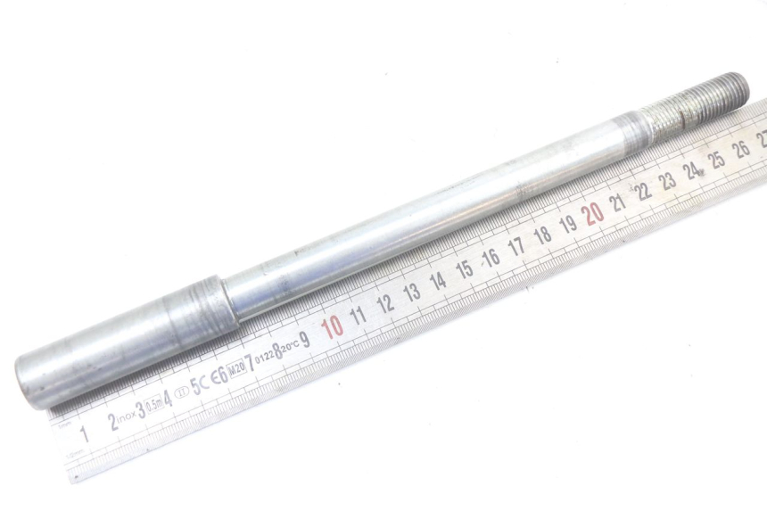 photo de FRONT WHEEL AXLE APRILIA CLASSIC 125 (1995 - 2001) - Zoom on usage condition