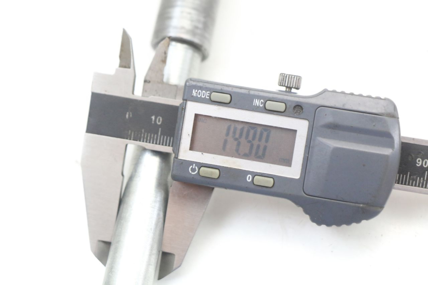 photo de FRONT WHEEL AXLE APRILIA CLASSIC 125 (1995 - 2001) - Product overview