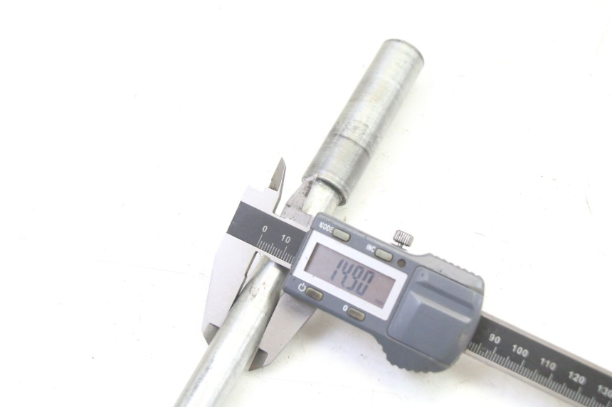 photo de FRONT WHEEL AXLE APRILIA CLASSIC 125 (1995 - 2001) - Product overview