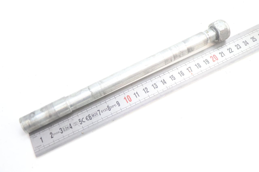photo de FRONT WHEEL AXLE HM HONDA CRM DERAPAGE RR 50 (2006 - 2017) - Zoom on usage condition