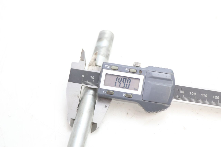 photo de FRONT WHEEL AXLE HM HONDA CRM DERAPAGE RR 50 (2006 - 2017) - Product overview