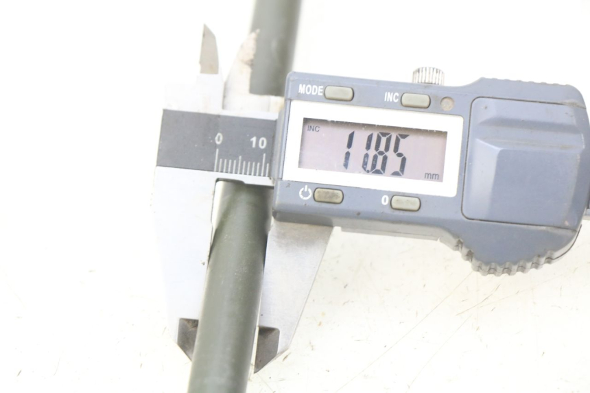 photo de FRONT WHEEL AXLE SYM CROX 4T 50 (2016 - 2023) - Zoom on usage condition